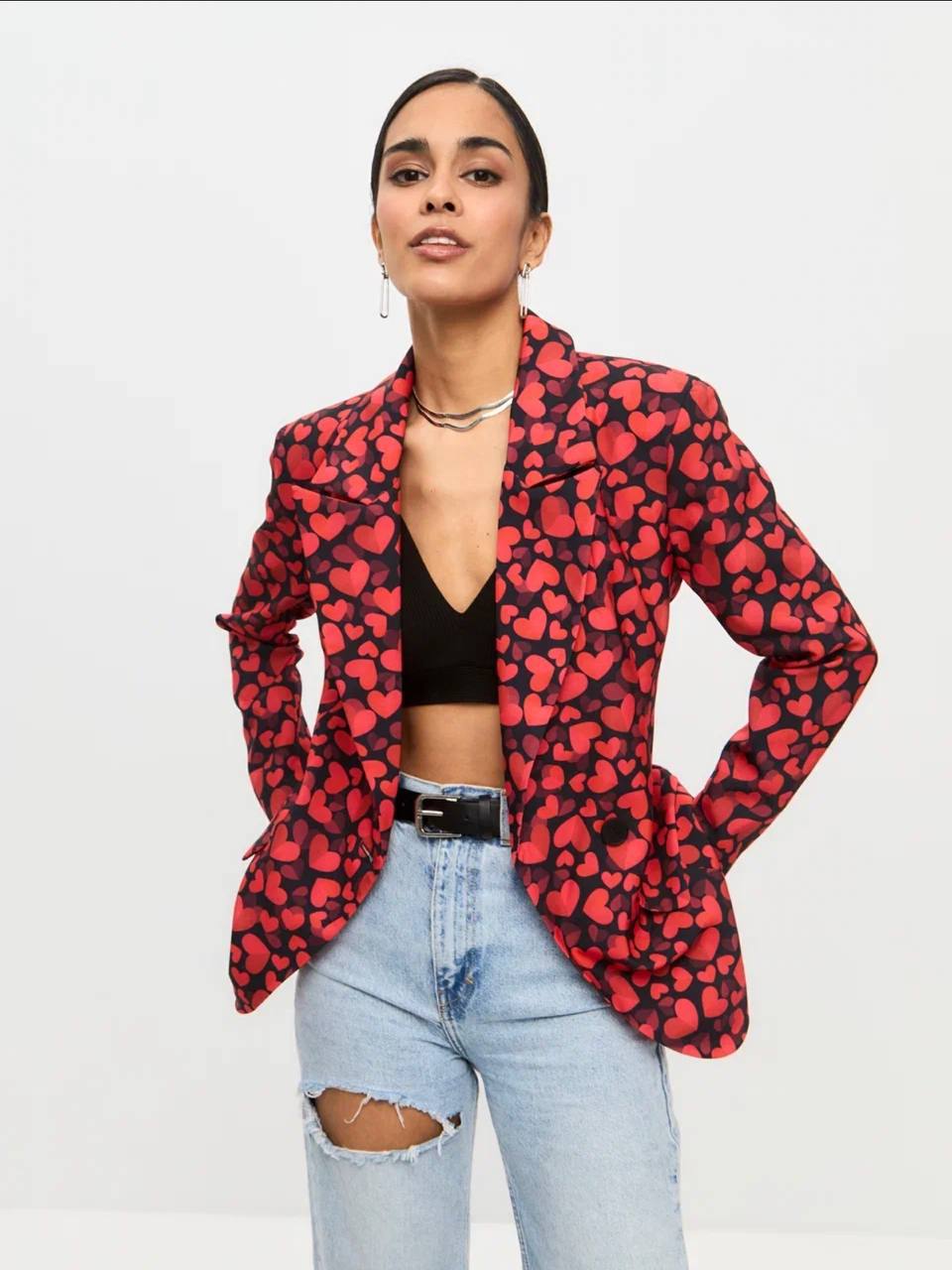 Приталенный пиджак с ярким принтом ❤️
Подчёркивает фигу...