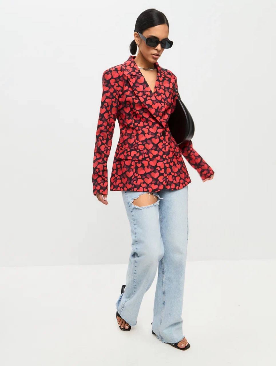 Приталенный пиджак с ярким принтом ❤️
Подчёркивает фигу...