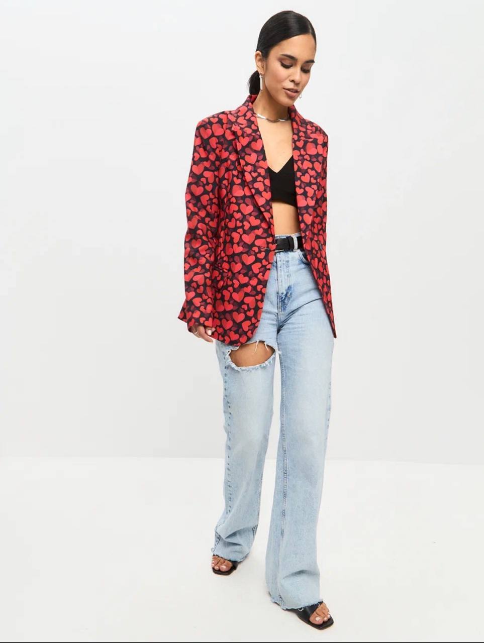 Приталенный пиджак с ярким принтом ❤️
Подчёркивает фигу...