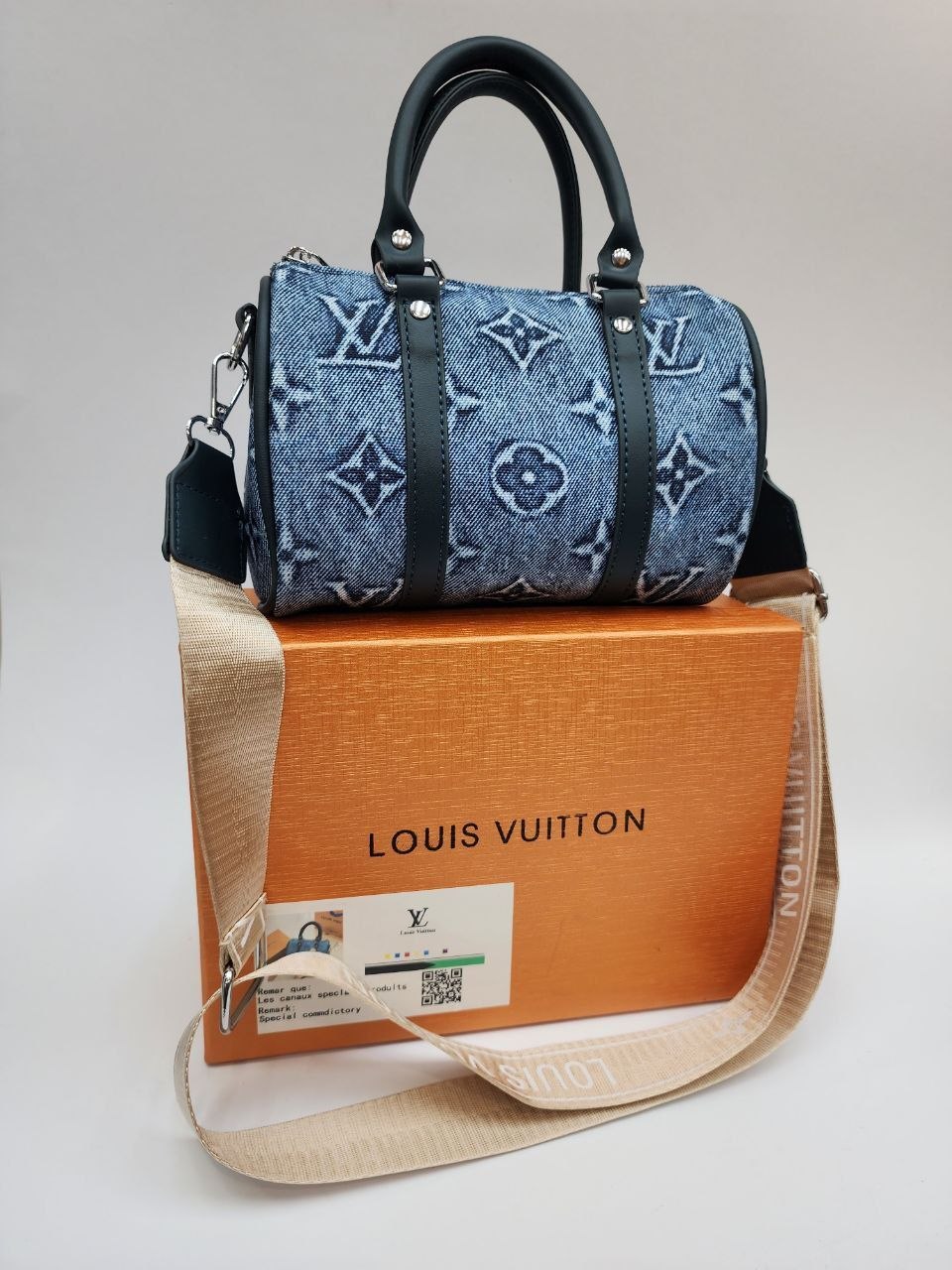 LOUIS VUITTON 
Цена: 1400 сом
Размер: 21×14×5 см
Артику...