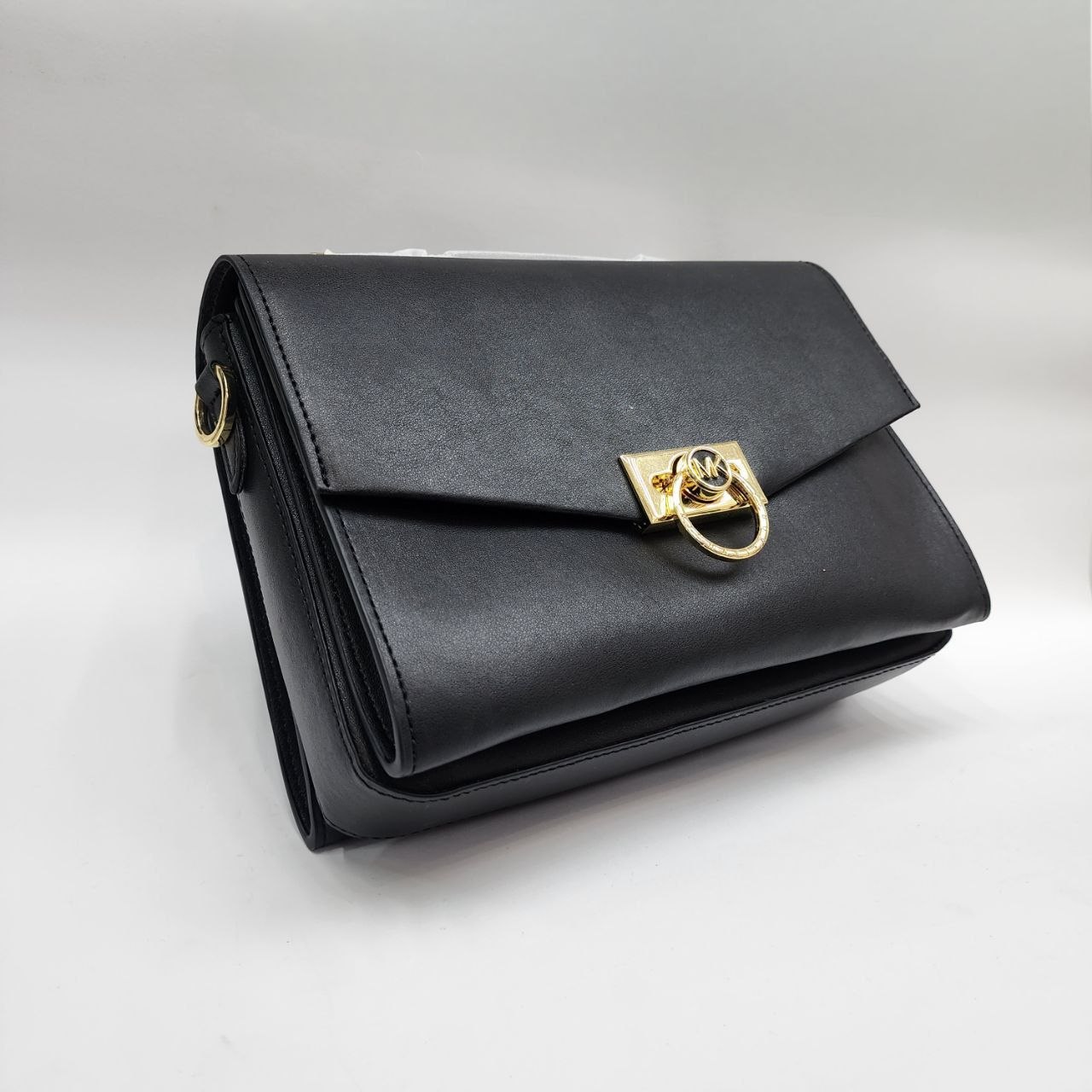 Мк Michael Kors 
Цена: 2900 сом
Размер: 25×17×10 см
Арт...