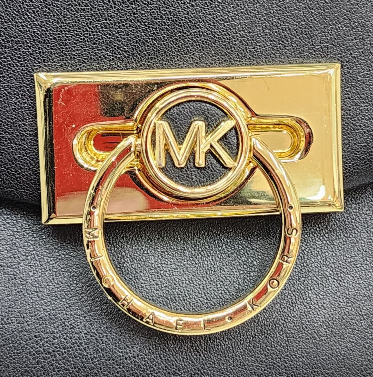 Мк Michael Kors 
Цена: 2900 сом
Размер: 25×17×10 см
Арт...