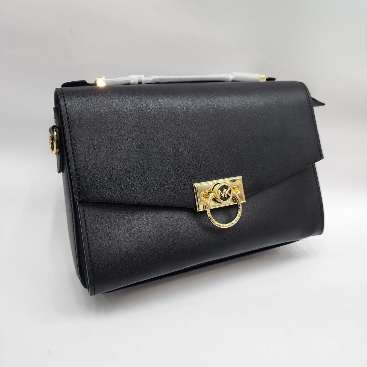 Мк Michael Kors 
Цена: 2900 сом
Размер: 25×17×10 см
Арт...