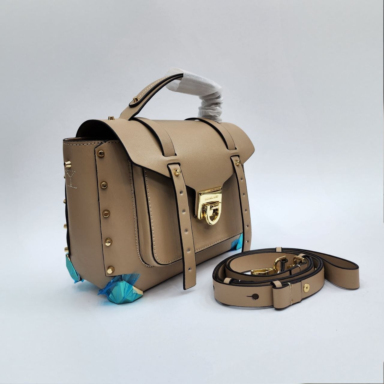 Мк MICHAEL KORS 
Цена: 3000 сом
Размер: 22×20×10 см
Арт...