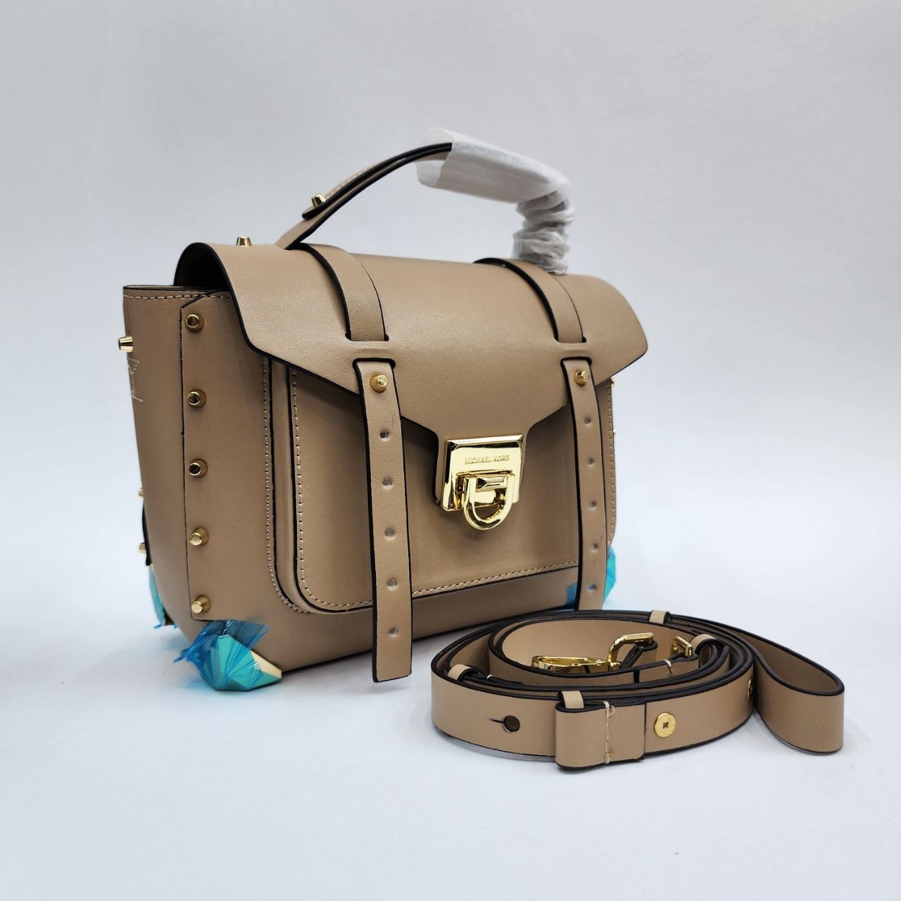 Мк MICHAEL KORS 
Цена: 3000 сом
Размер: 22×20×10 см
Арт...