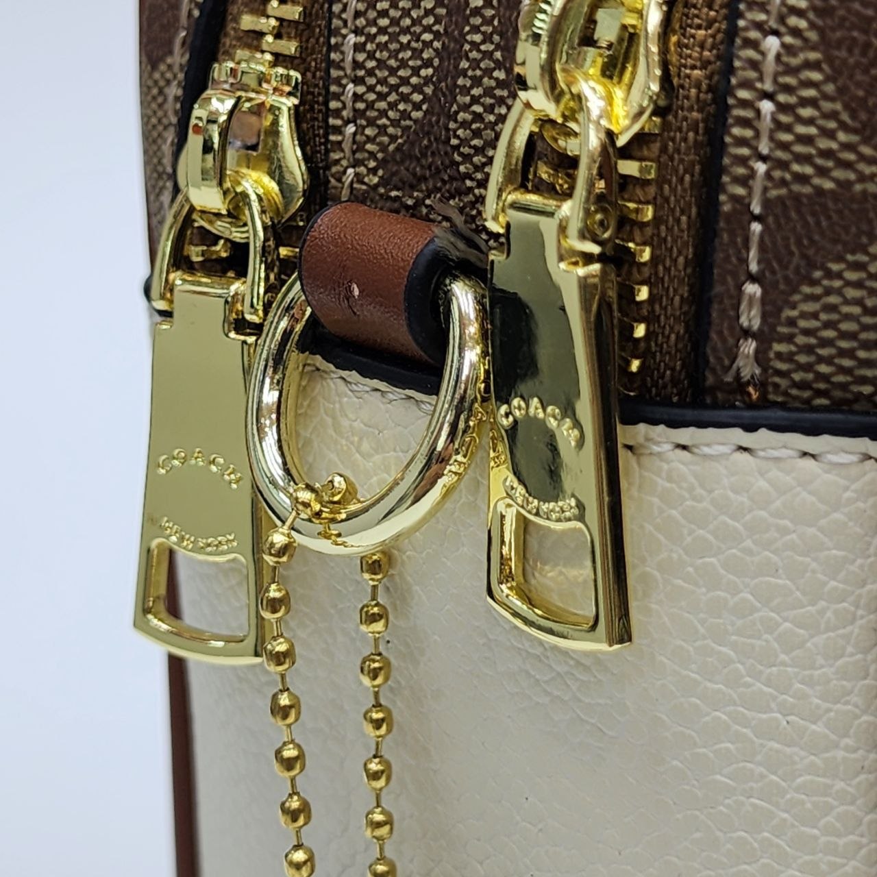 COACH 
Цена: 3400 сом
Размер: 25×16×8 5 см
Артикул: 195...