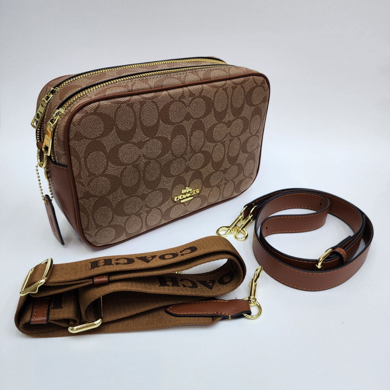 COACH 
Цена: 3400 сом
Размер: 25×16×8 5 см
Артикул: 195...