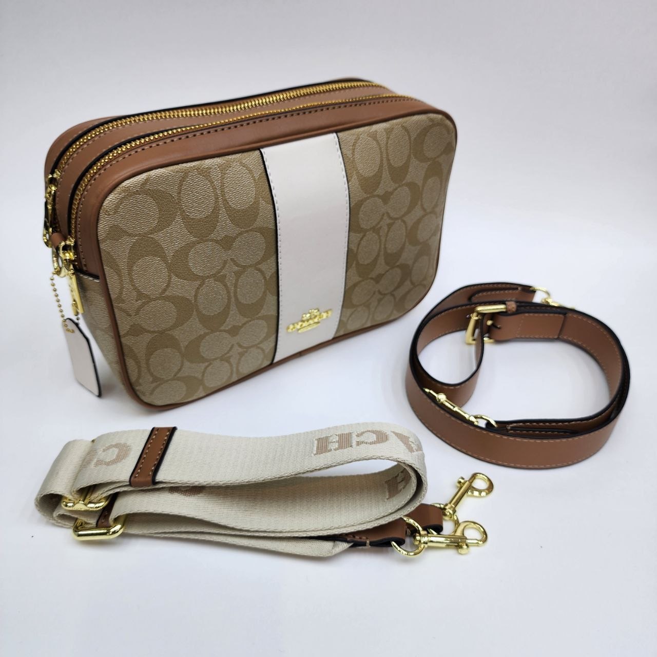 COACH 
Цена: 3400 сом
Размер: 25×16×8 5 см
Артикул: 195...