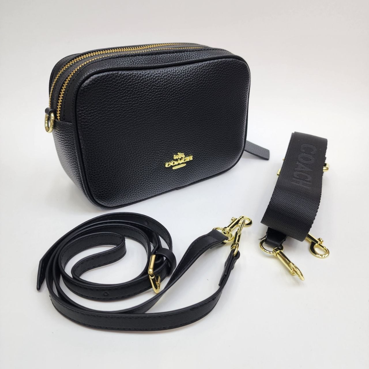 COACH 
Цена: 3000 сом
Размер: 20×14×8 см
Артикул: 1956
...