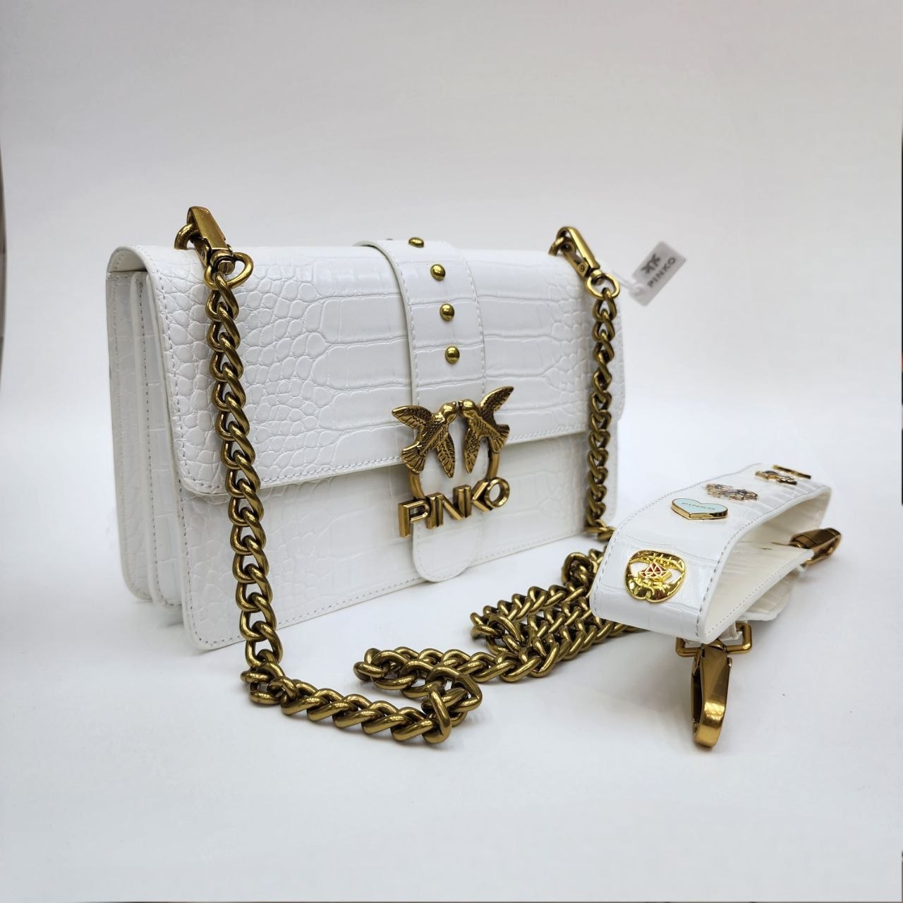 PINKO 
Цена: 2600 сом
Размер: 27×16×8 см
Артикул:
Преми...