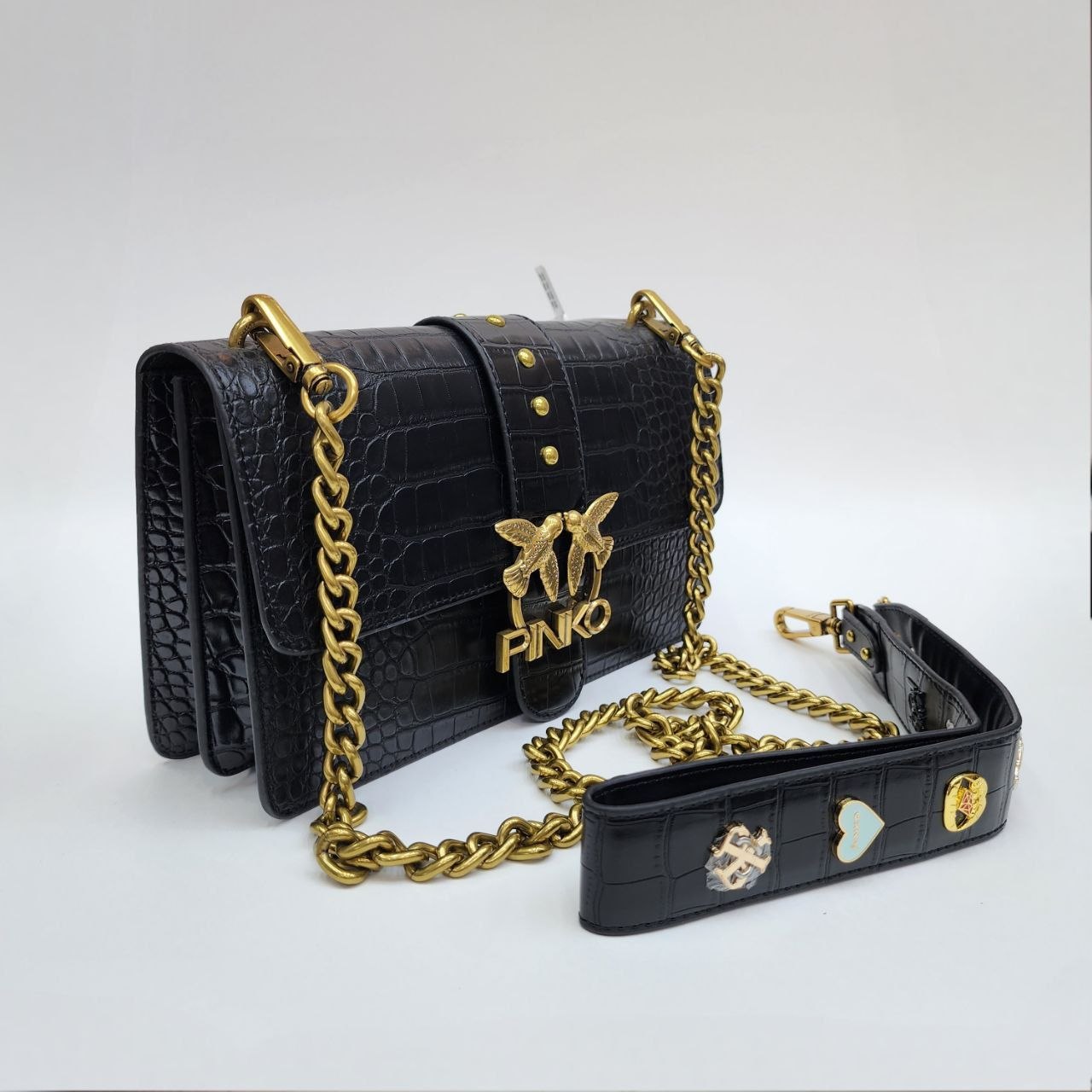PINKO 
Цена: 2600 сом
Размер: 27×16×8 см
Артикул:
Преми...
