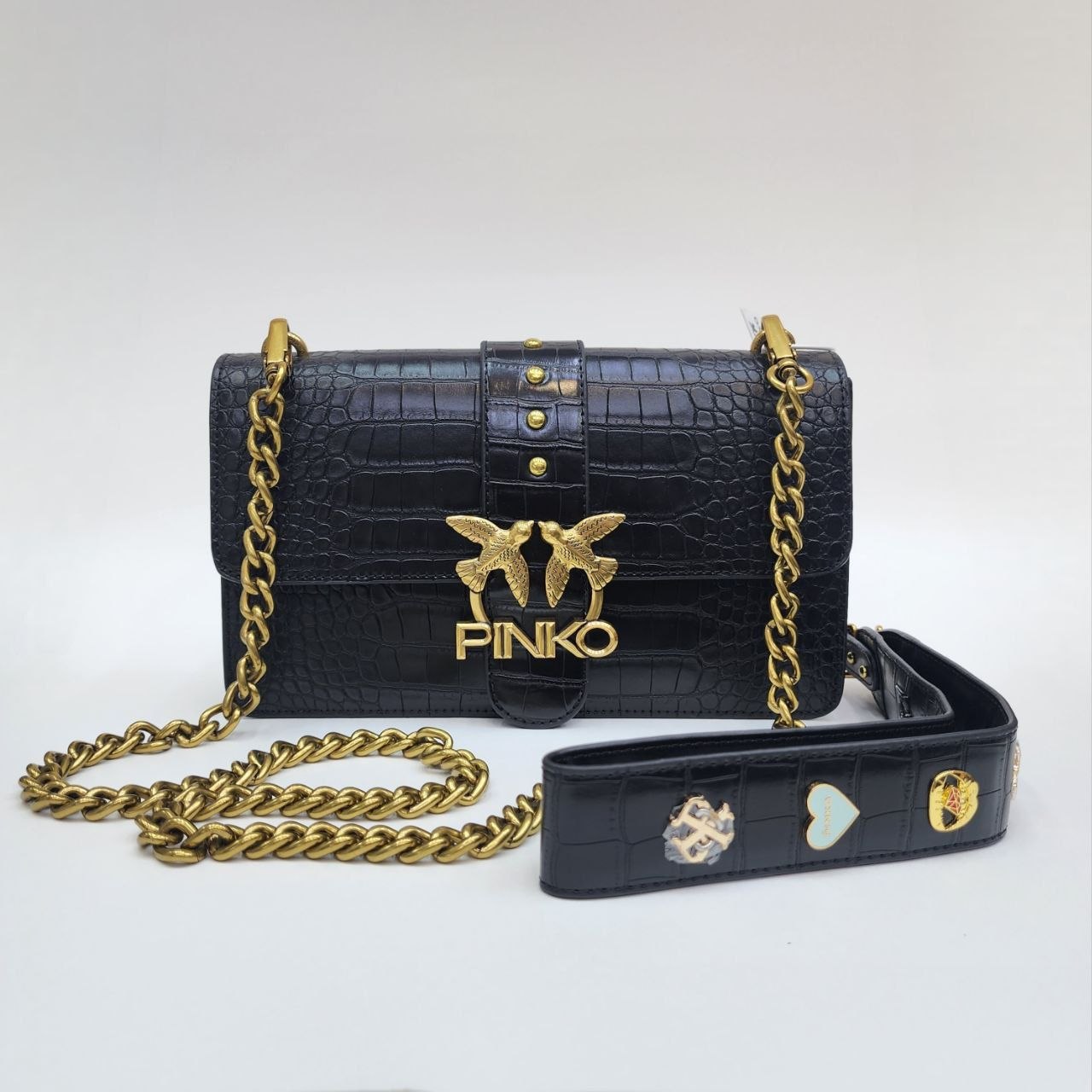 PINKO 
Цена: 2600 сом
Размер: 27×16×8 см
Артикул:
Преми...