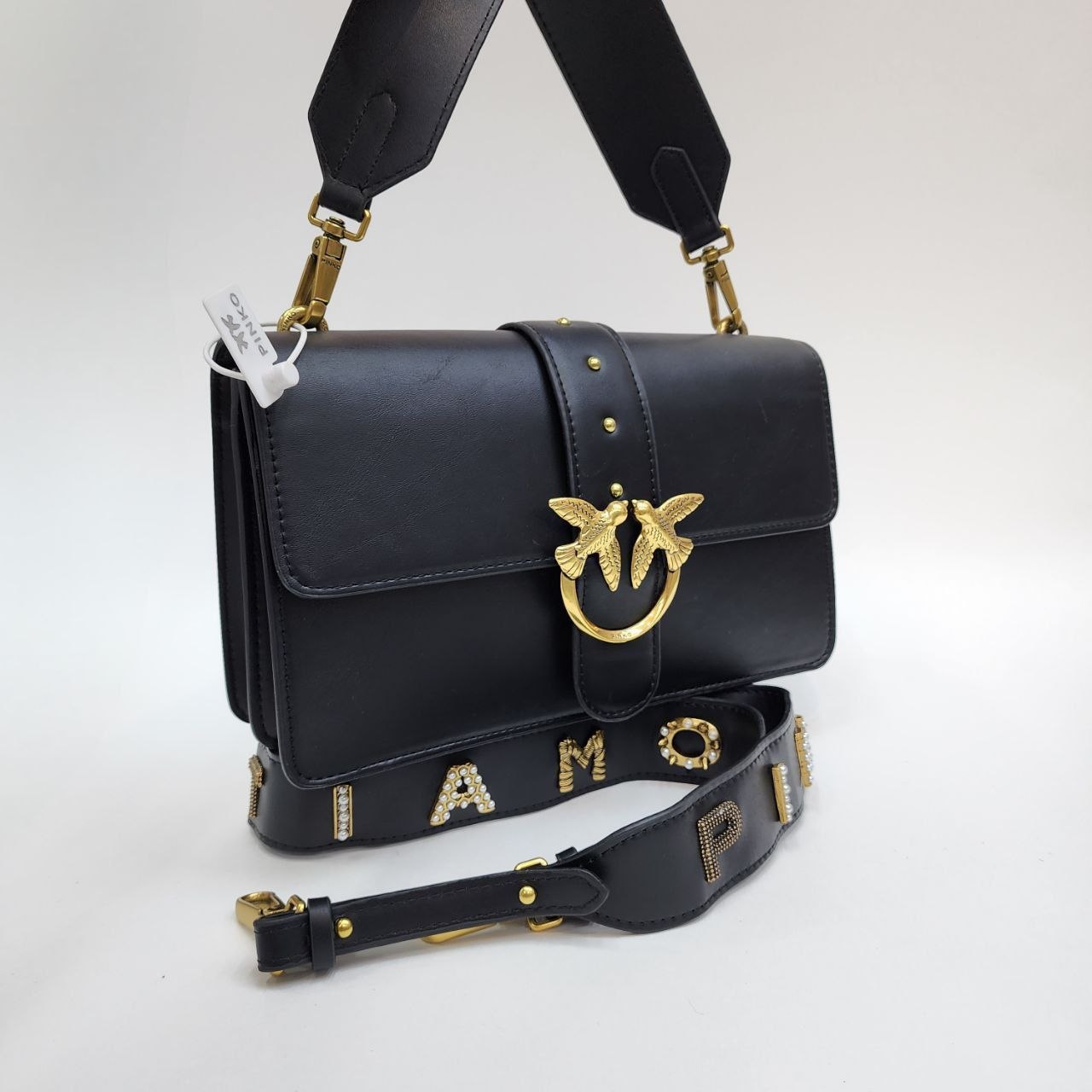 PINKO 
Цена: 2600 сом
Размер: 27×16×8 см
Артикул:
Преми...