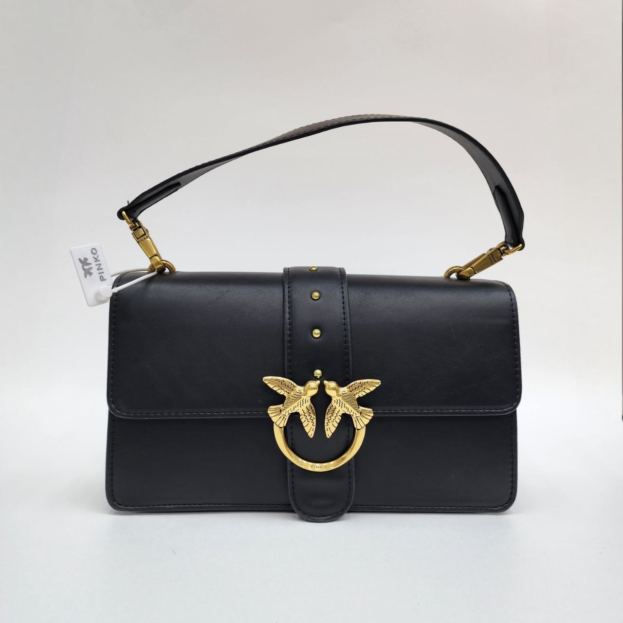 PINKO 
Цена: 2600 сом
Размер: 27×16×8 см
Артикул:
Преми...