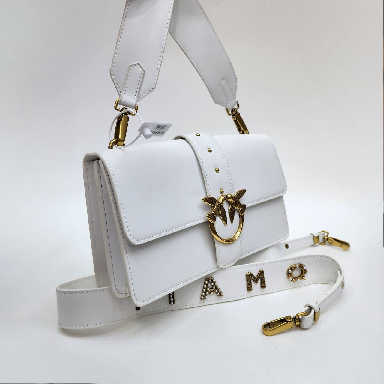 PINKO 
Цена: 2600 сом
Размер: 27×16×8 см
Артикул:
Преми...