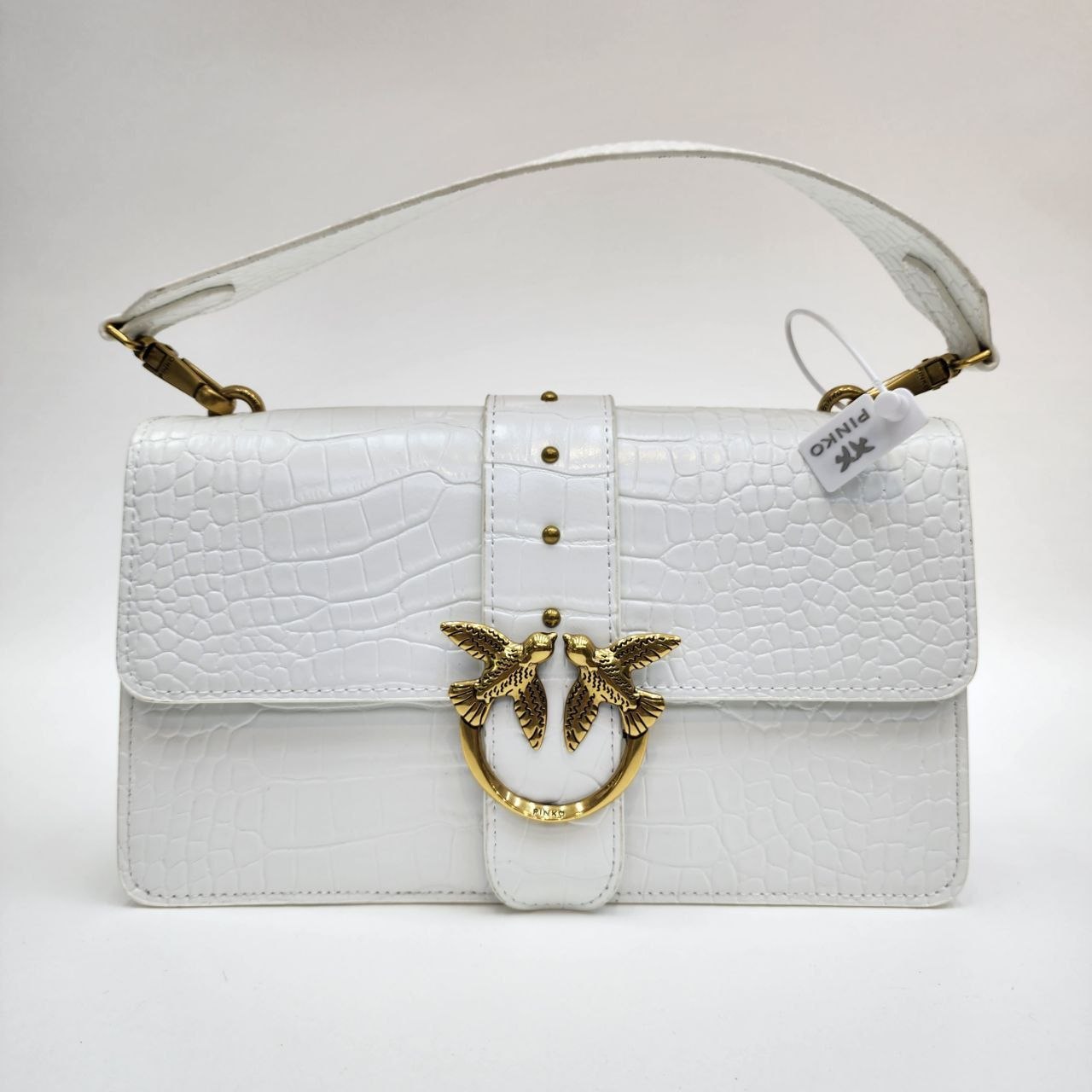 PINKO 
Цена: 2600 сом
Размер: 27×16×8 см
Артикул:
Преми...