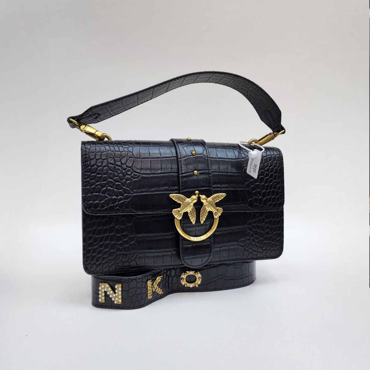 PINKO 
Цена: 2600 сом
Размер: 27×16×8 см
Артикул:
Преми...