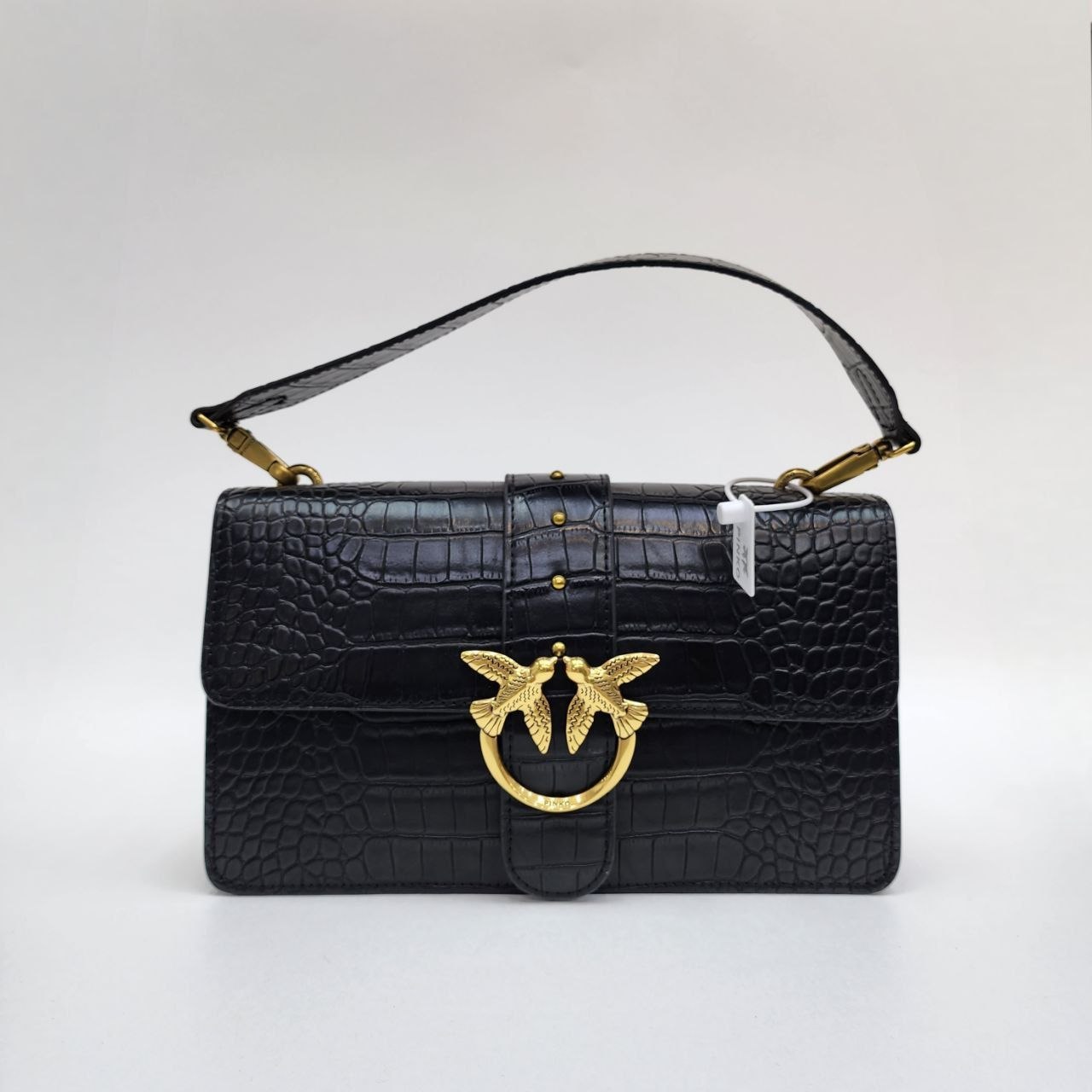 PINKO 
Цена: 2600 сом
Размер: 27×16×8 см
Артикул:
Преми...