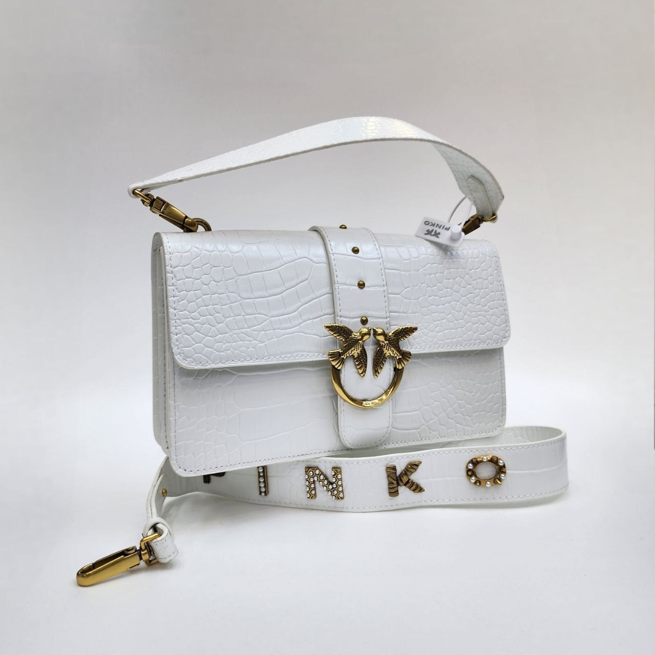 PINKO 
Цена: 2600 сом
Размер: 27×16×8 см
Артикул:
Преми...