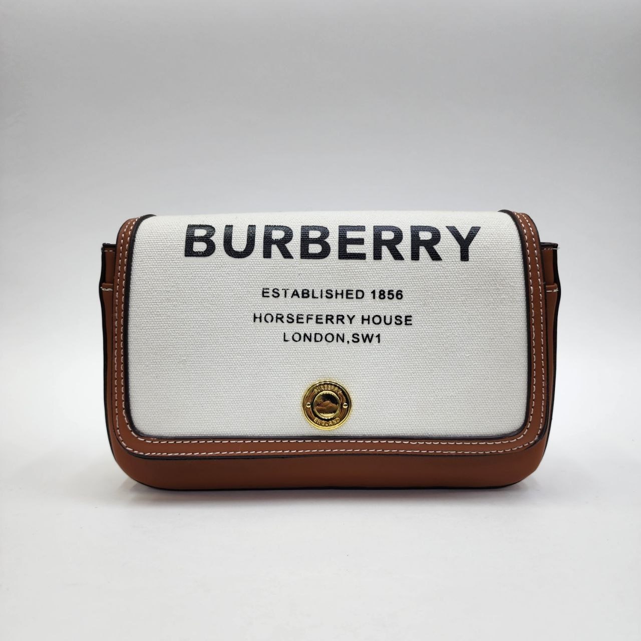 BURBERRY
Цена: 1900 сом
Размер: 20×5×14 см
Артикул: 185...