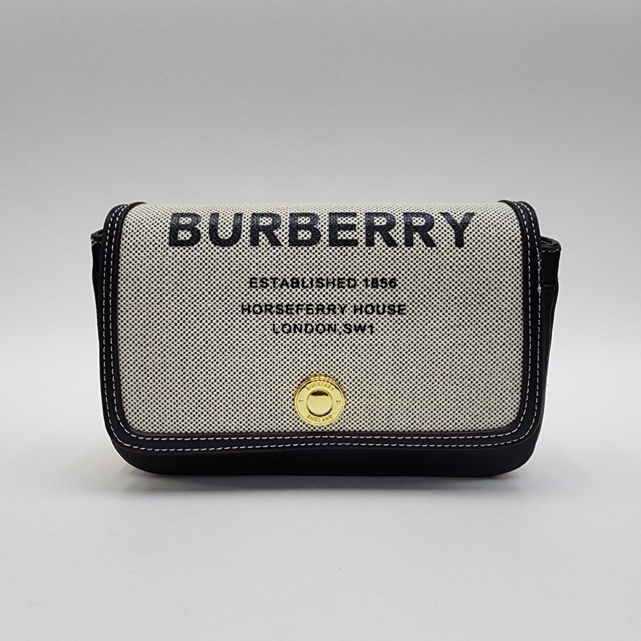 BURBERRY
Цена: 1900 сом
Размер: 20×5×14 см
Артикул: 185...