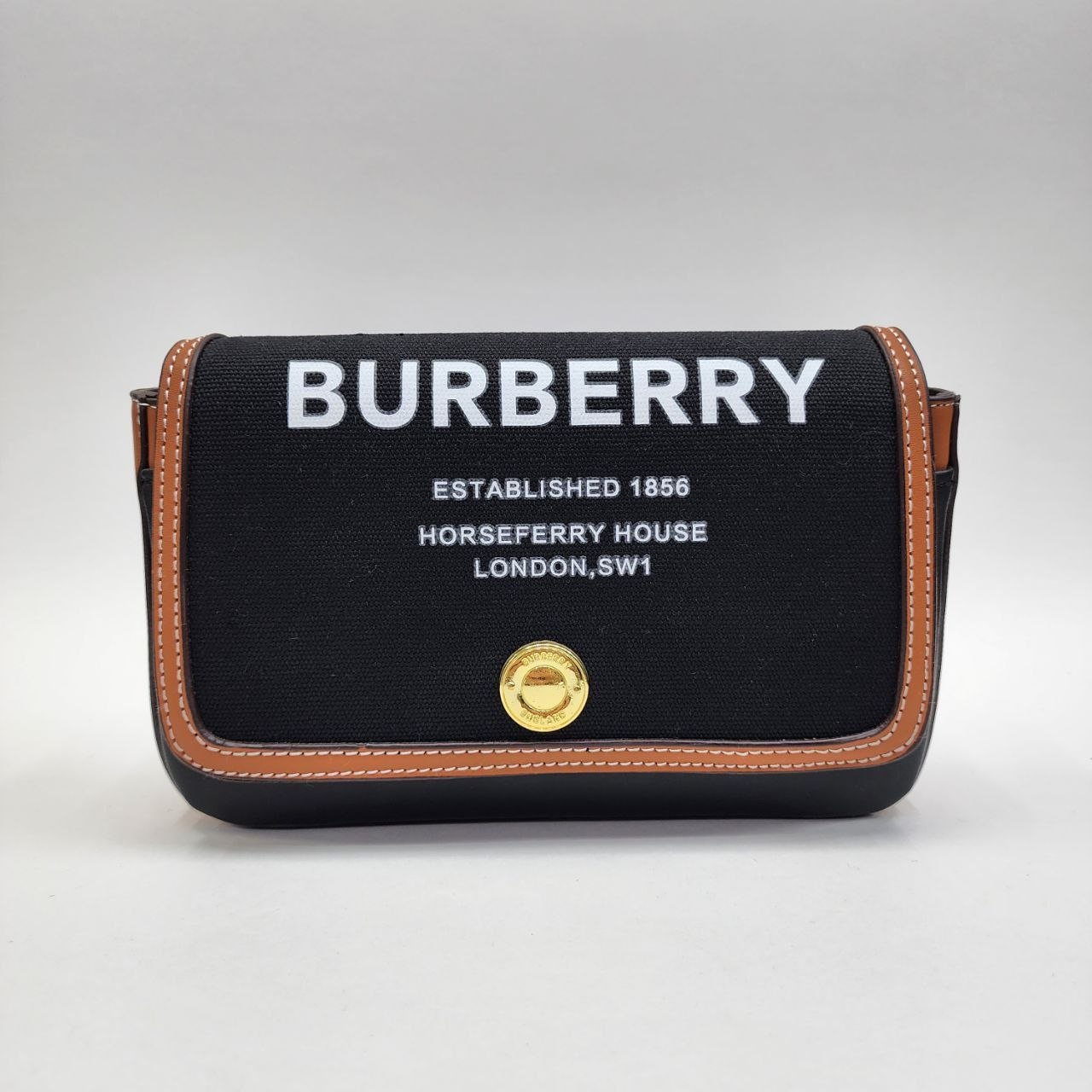 BURBERRY
Цена: 1900 сом
Размер: 20×5×14 см
Артикул: 185...