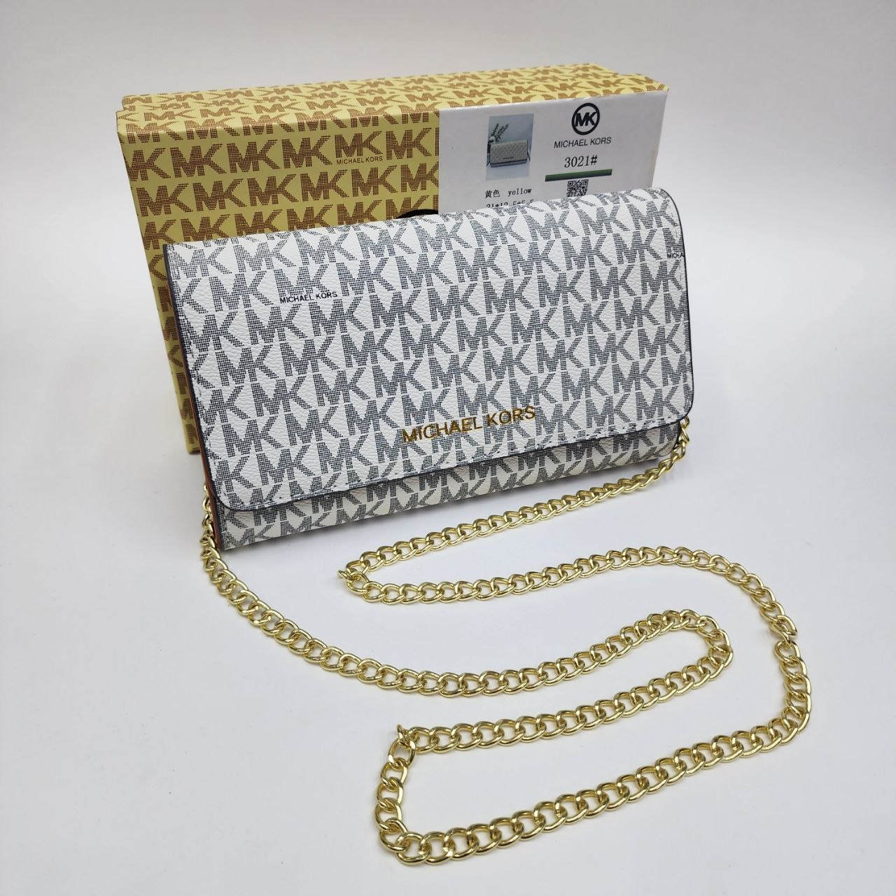 Бренд: Michael Kors 
Цена: 1500 сом
Размер: 21×12×5 см
...