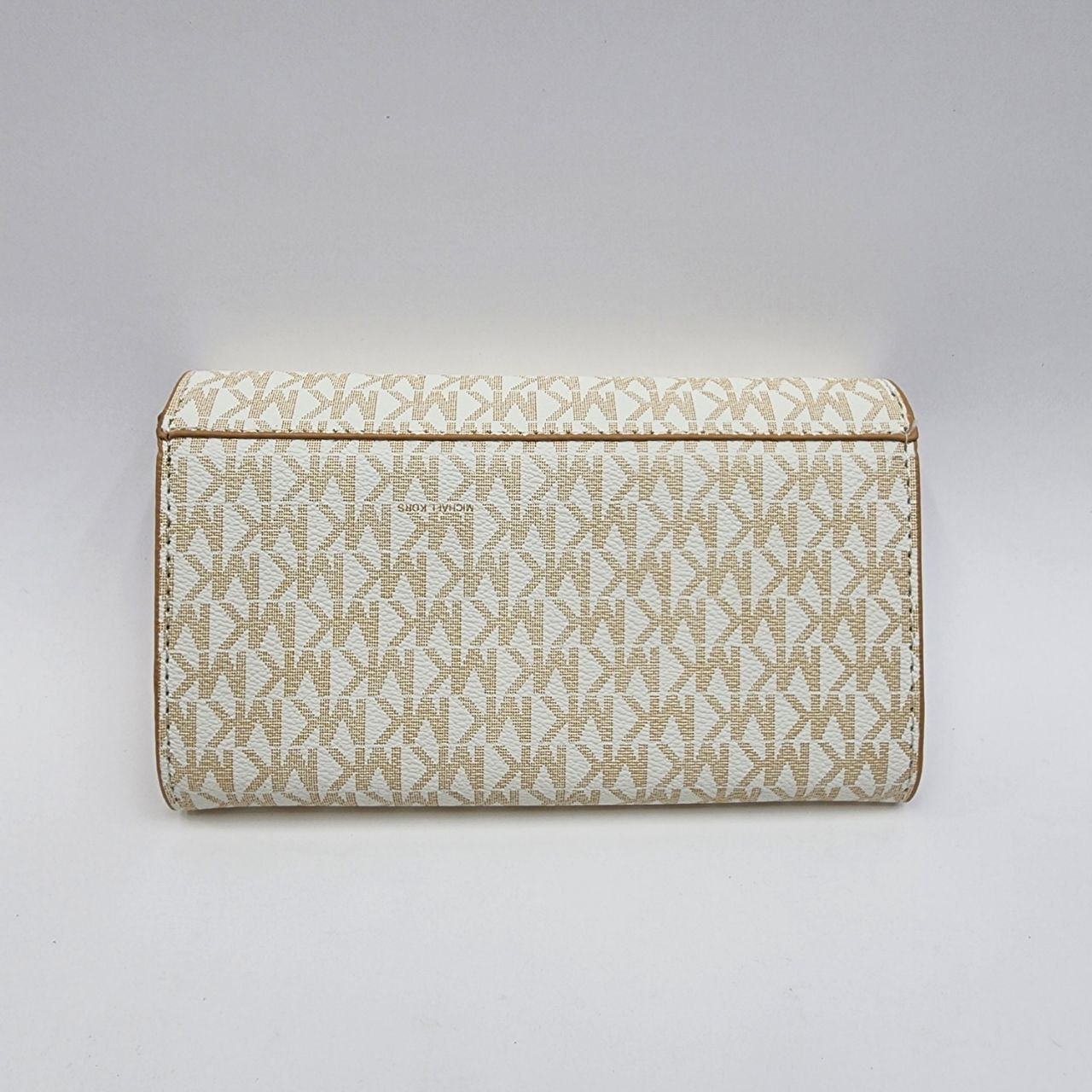 Бренд: Michael Kors 
Цена: 1500 сом
Размер: 21×12×5 см
...