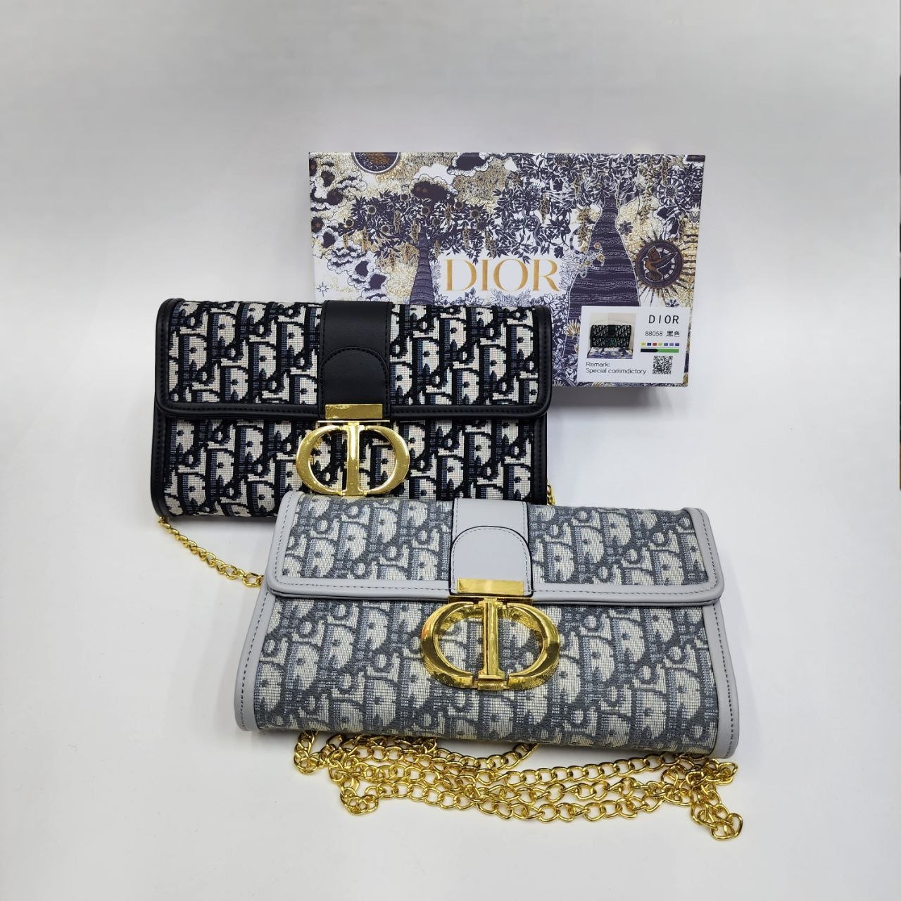 Бренд: DIOR
Цена: 1600 сом
Размер: 23×14×5 см
Артикул: ...