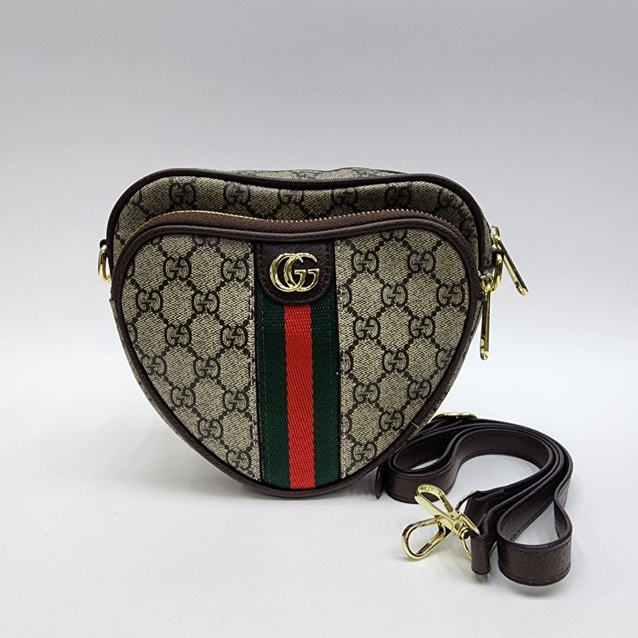 Бренд: GUCCI 
Цена: 1600 сом
Размер: 20,5×16×7 см
Артик...