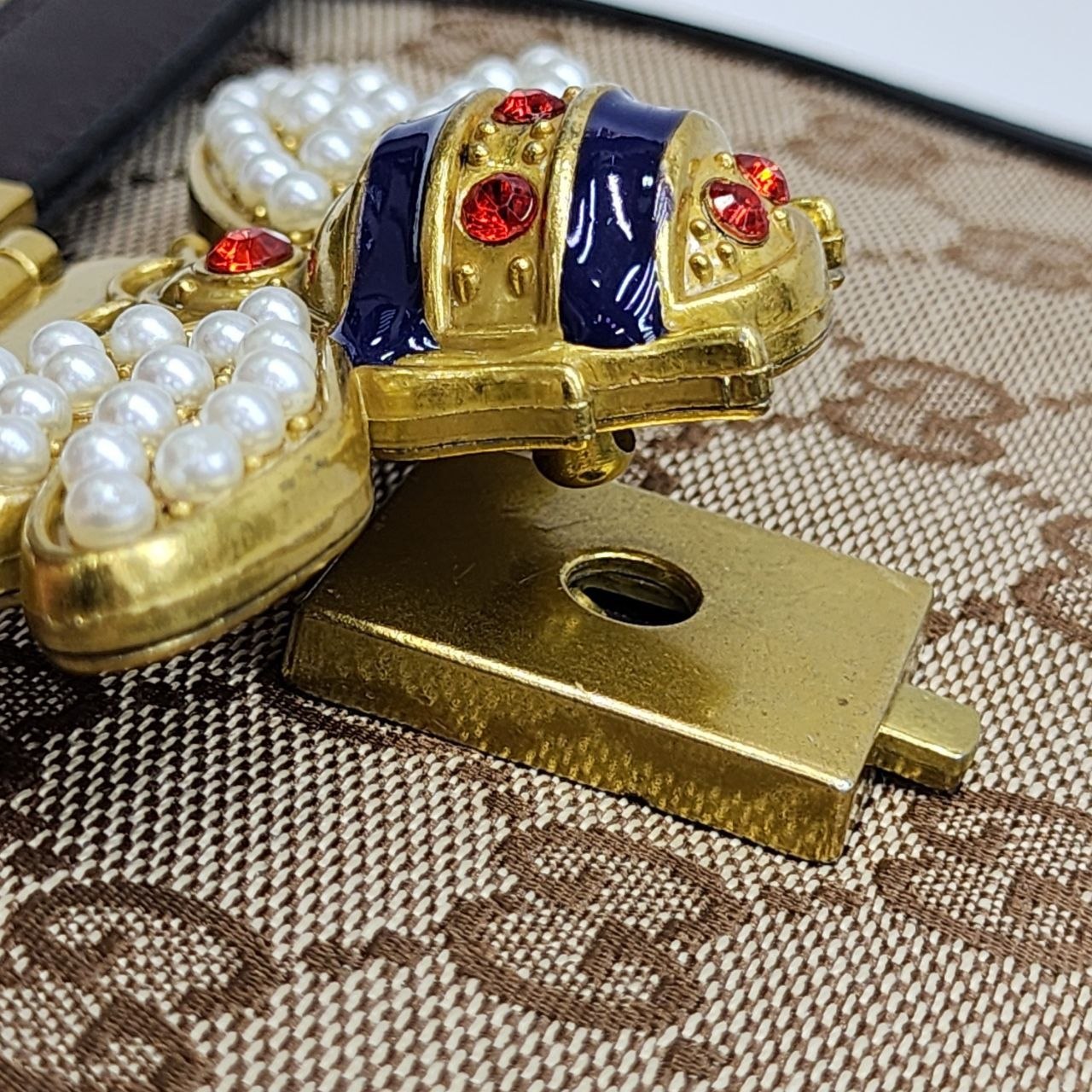 Бренд: GUCCI 
Цена: 1600 сом
Размер: 25×18×11 см
Артику...