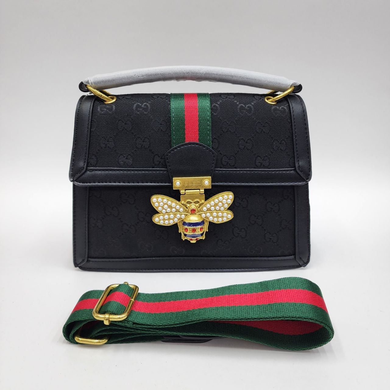 Бренд: GUCCI 
Цена: 1600 сом
Размер: 25×18×11 см
Артику...