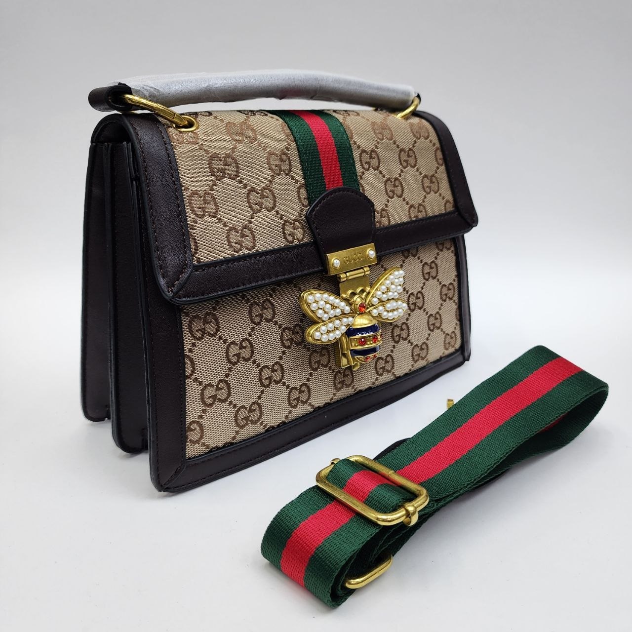 Бренд: GUCCI 
Цена: 1600 сом
Размер: 25×18×11 см
Артику...
