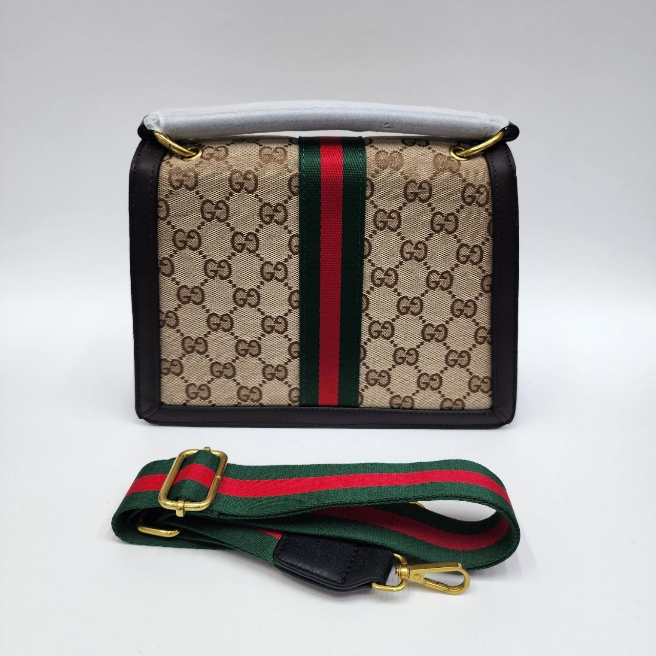 Бренд: GUCCI 
Цена: 1600 сом
Размер: 25×18×11 см
Артику...