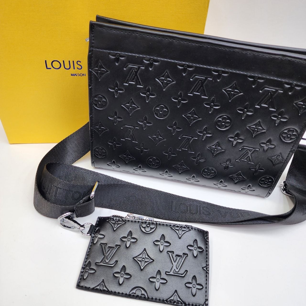 Бренд: LV LOUIS VUITTON барсетка клатч
Цена: 1900 сом 
...