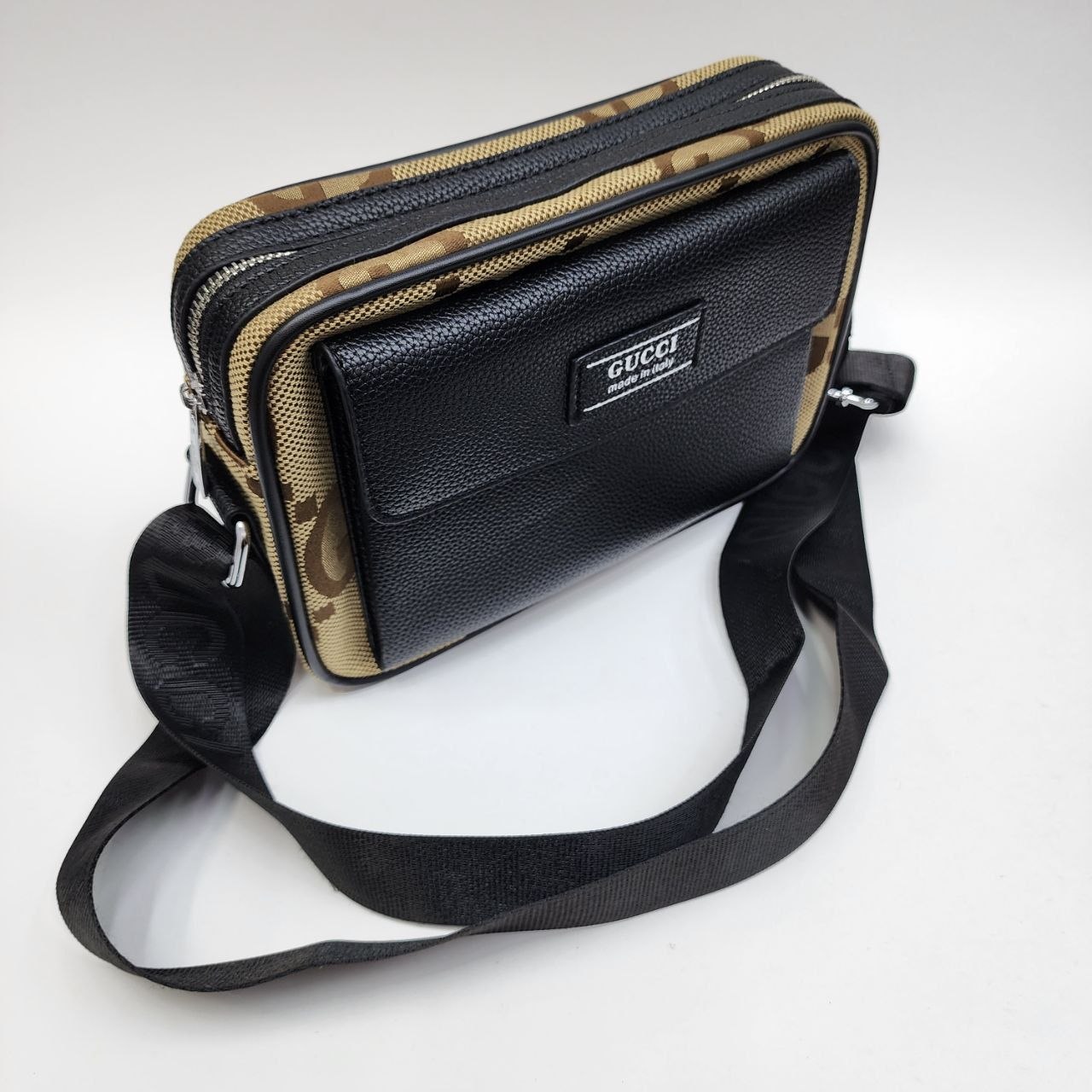 Бренд: GUCCI барсетка 
Цена: 1800 сом
Размер: 25,5×17×9...