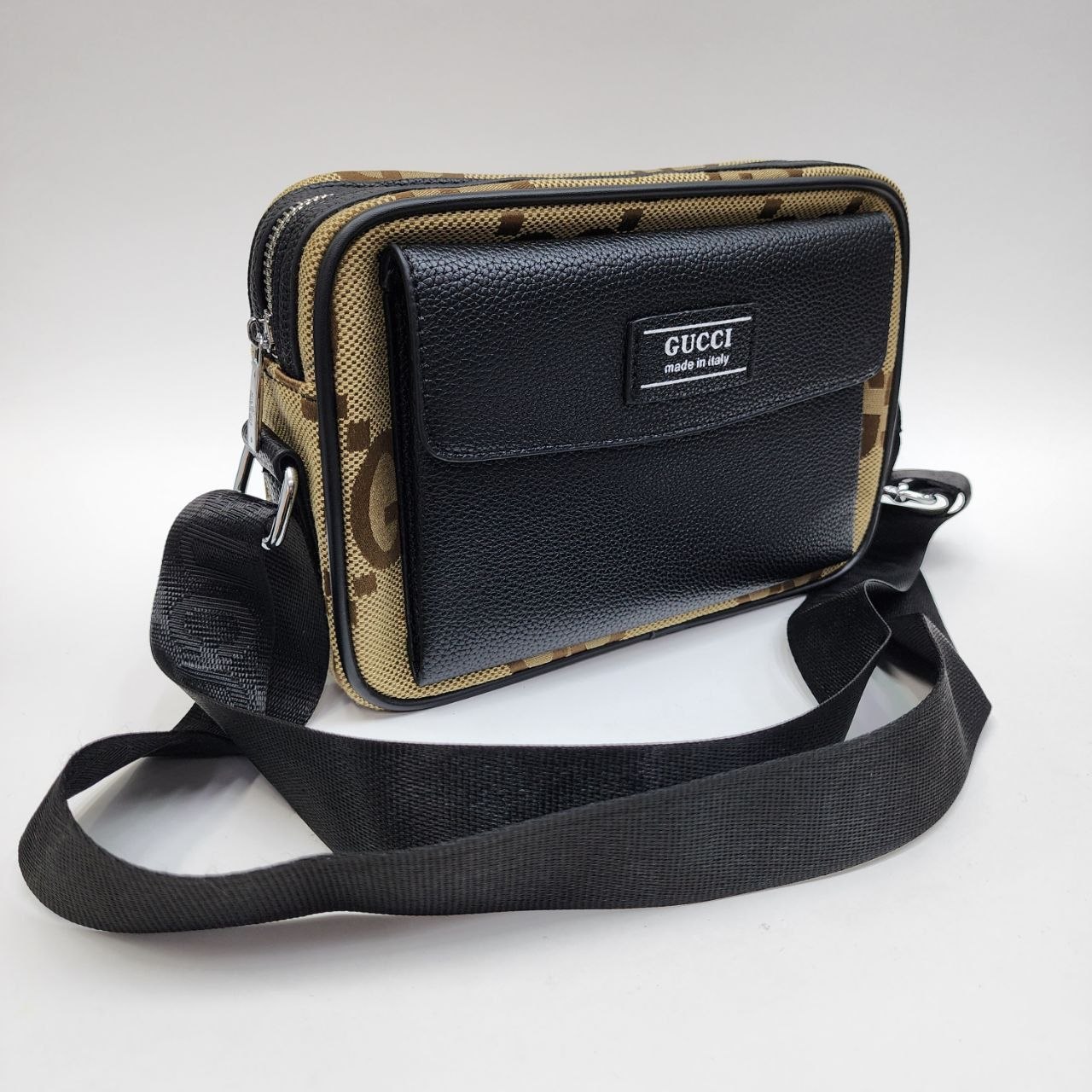 Бренд: GUCCI барсетка 
Цена: 1800 сом
Размер: 25,5×17×9...