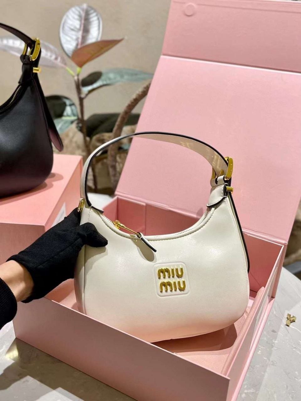 Цена: 3000 сом
MIU MIU
Премиум качество 
С коробкой 
Ра...