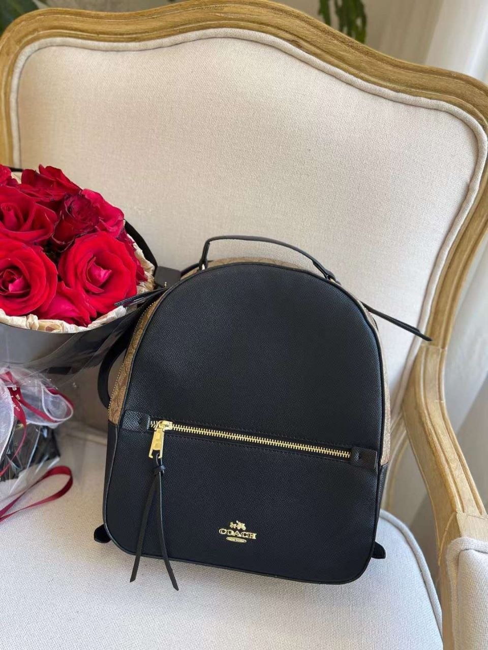 COACH Рюкзак 
Цена: 3200 сом
Артикул: 68010
Размер: 26 ...