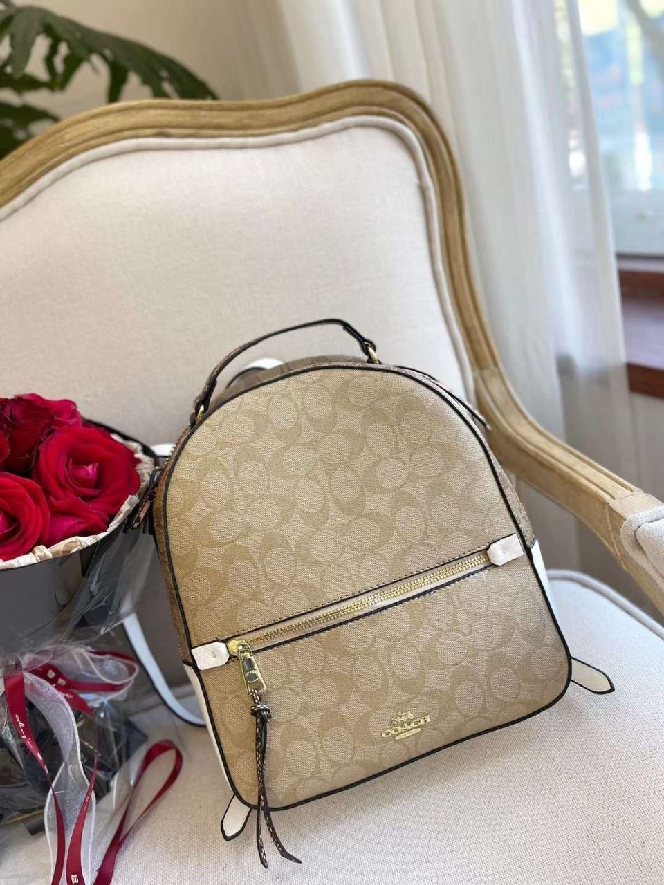 COACH Рюкзак 
Цена: 3200 сом
Артикул: 68010
Размер: 26 ...