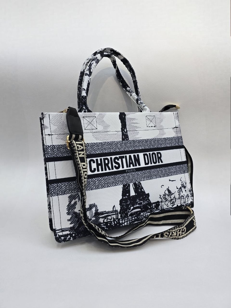 Бренд: DIOR шоппер
Цена: 1600 сом
Размер: 36×9×25 см
Ар...
