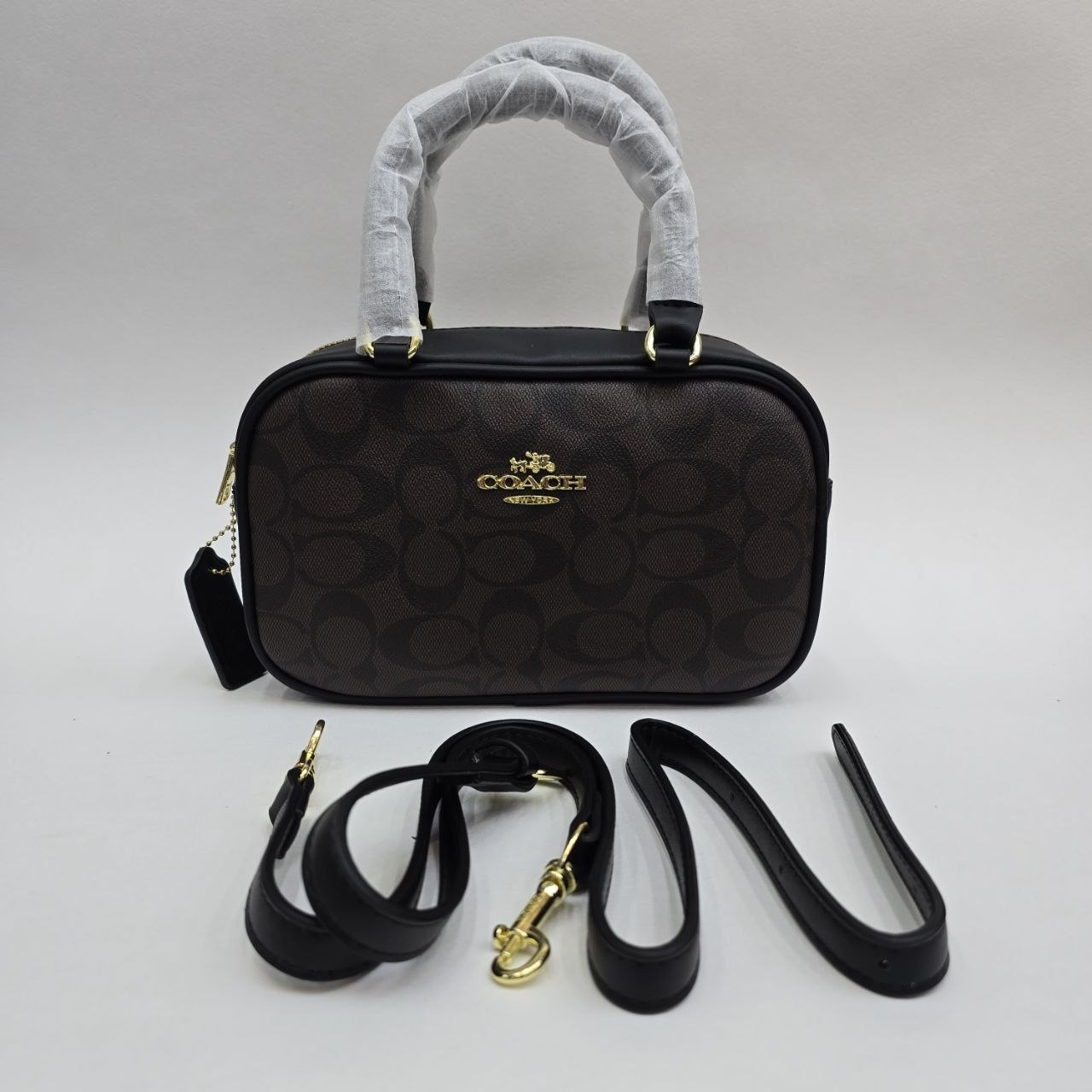 Бренд: COACH 
Цена: 1600 сом
Размер: 22×8×13 см
Артикул...