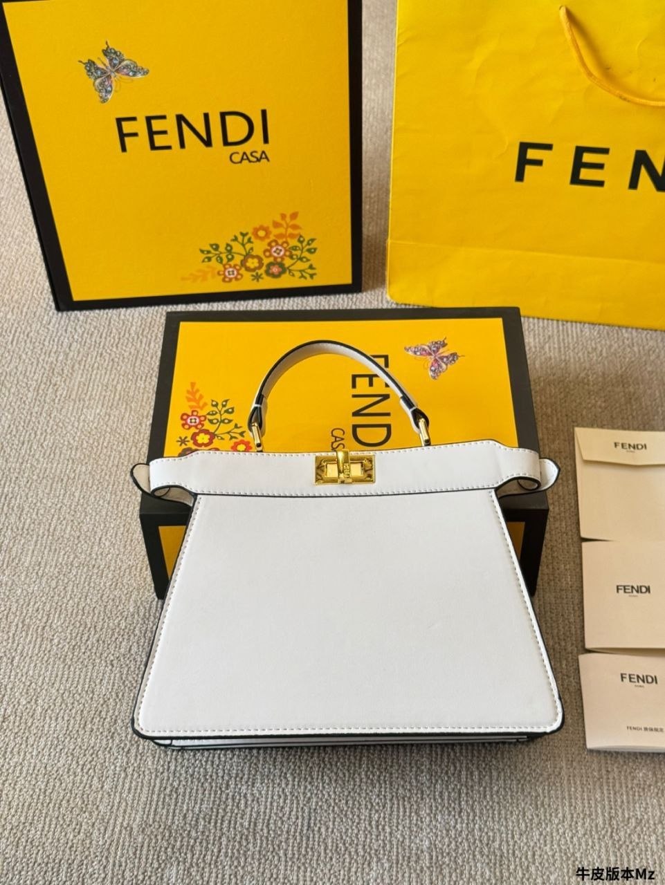 Бренд: FENDI 
Цена: 3600 сом
Размер: 27×20 см
Артикул: ...