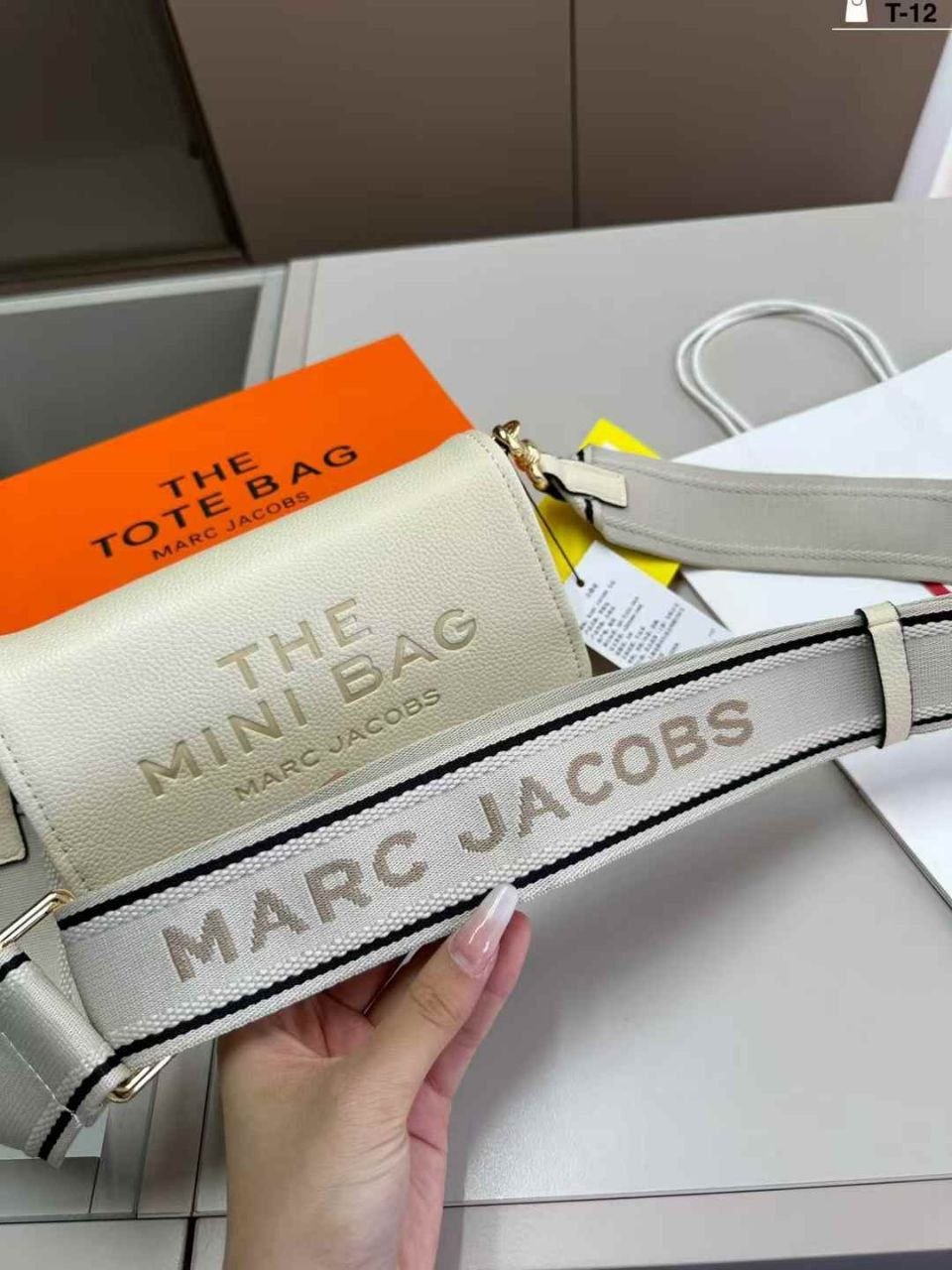 MARC JACOBS ...