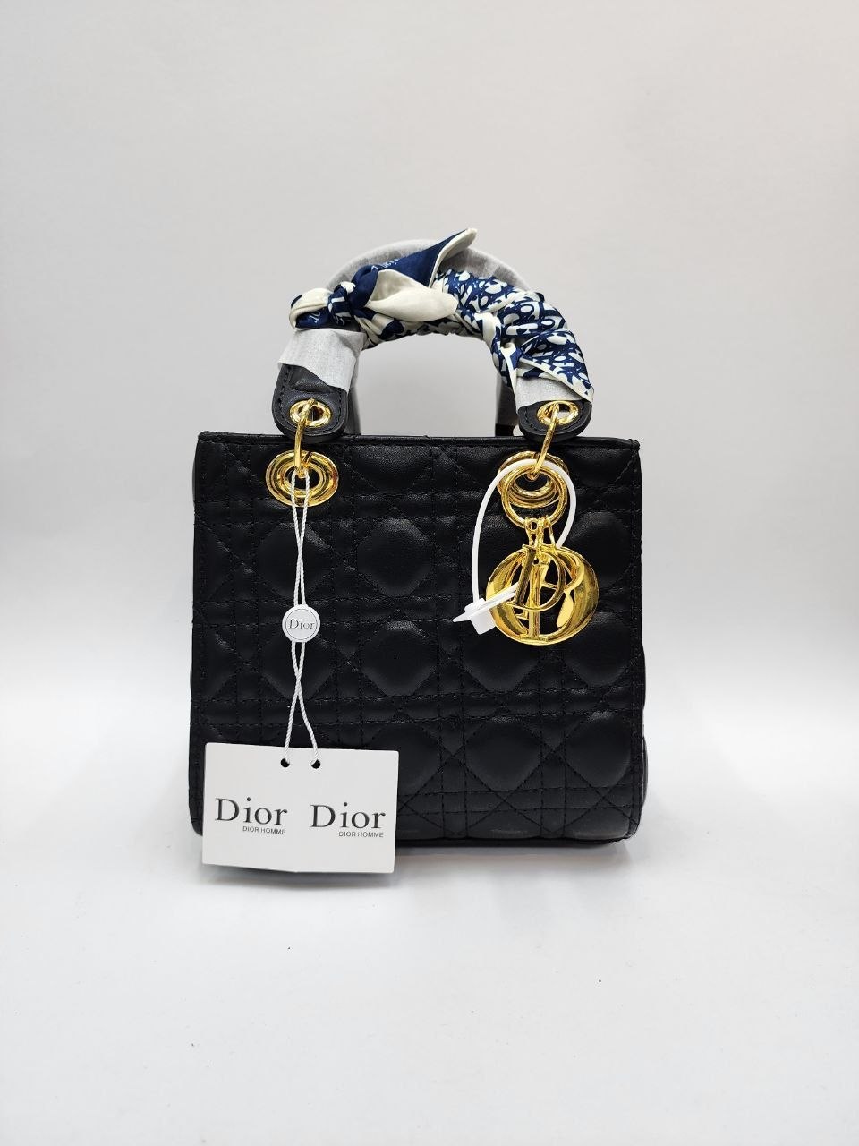 DIOR LADY матовый 
Размер 17,5×15×10 см
Цена: 1600 сом
...