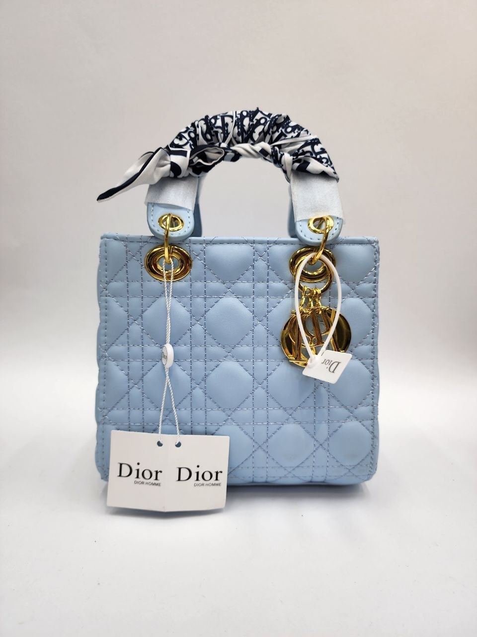 DIOR LADY матовый 
Размер 17,5×15×10 см
Цена: 1600 сом
...