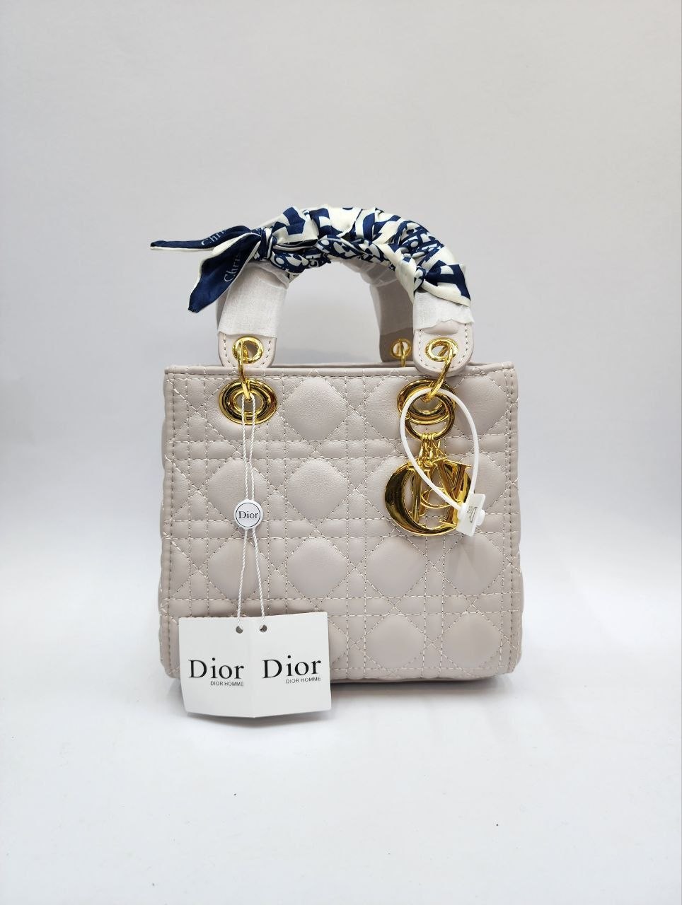 DIOR LADY матовый 
Размер 17,5×15×10 см
Цена: 1600 сом
...