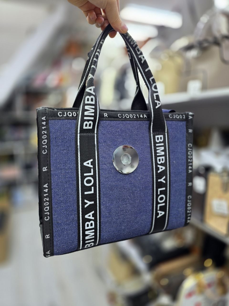 BIMBA Y LOLA
Цена: 1400 сом
Размер: 27×22×10 см
Артикул...