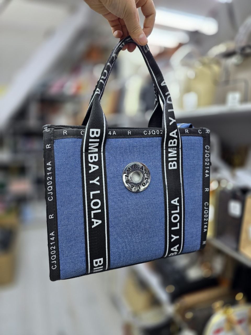 BIMBA Y LOLA
Цена: 1400 сом
Размер: 27×22×10 см
Артикул...