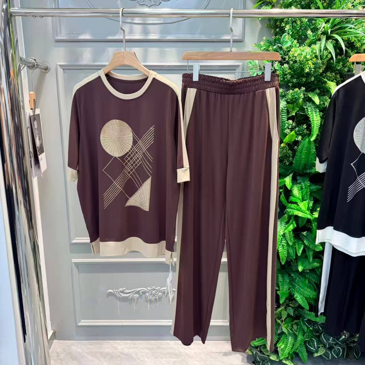 Размеры: XL/XXL
Цена: 3000 сом